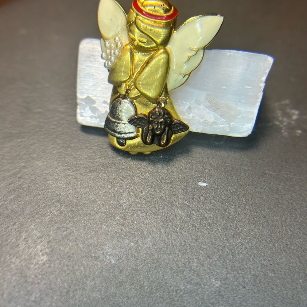 Brooch Angel With Pearls - Picture 2 of 2